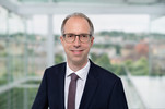 Dr. Jochen Bernhard Dr. Jochen Bernhard